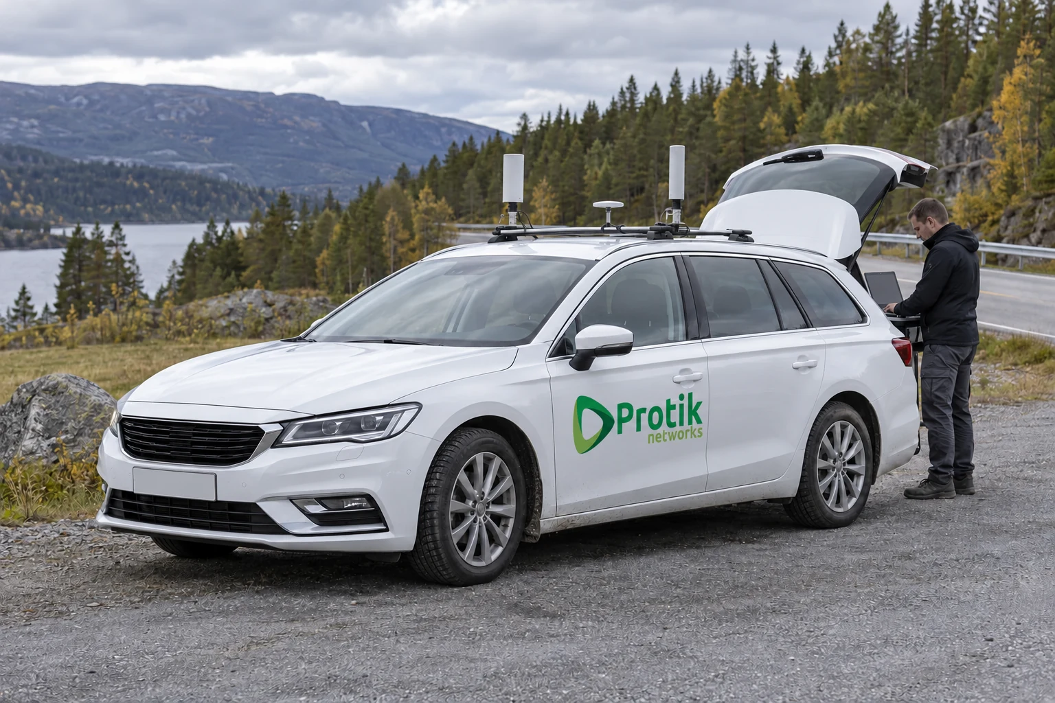 Protik Networks drive test vehicle with roof-mounted measurement antennas