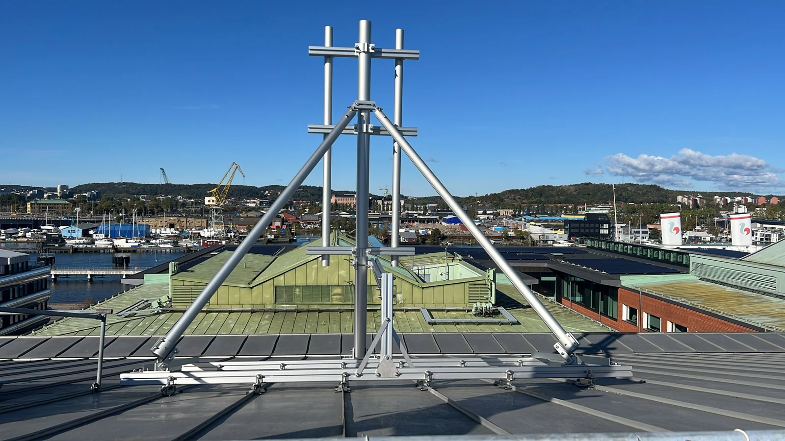 Rooftop antenna support structure installed on a telecom site
