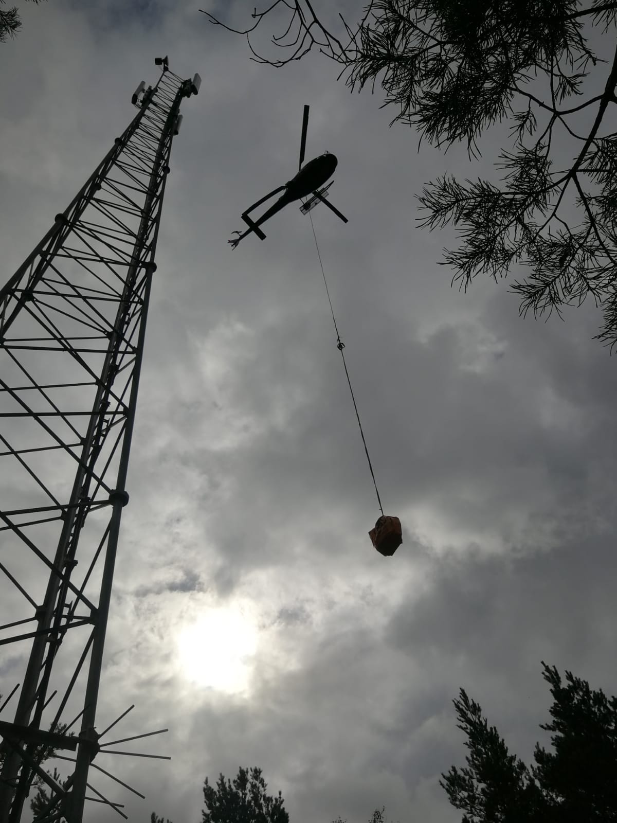 Helicopter lift